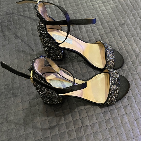 #ShoeCraze - Picture 1 of 12